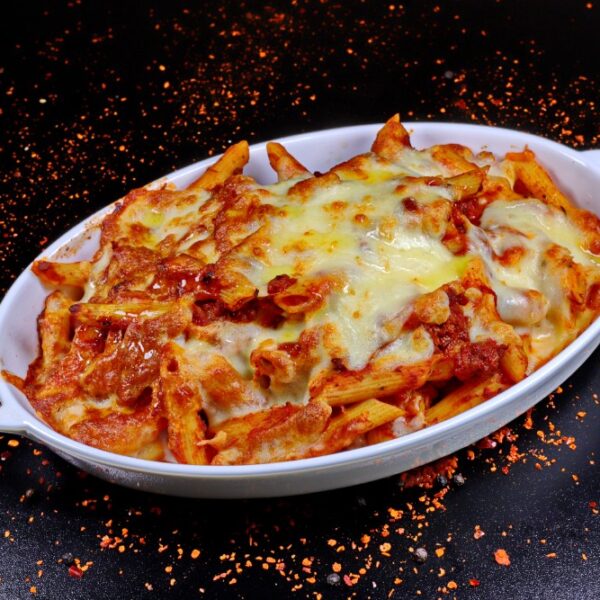 Penne cu sos bolognese gratinate la cuptor