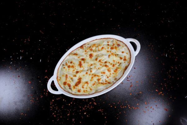 Penne cu sos quattro formaggi gratinate la cuptor cu lemne