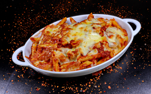 PENNE CU SOS BOLOGNESE GRATINATE LA CUPTOR