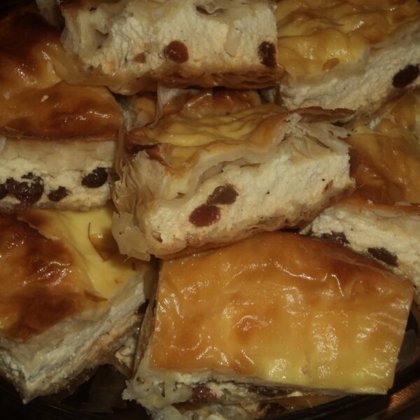 PLACINTA CU BRANZA SI STAFIDE