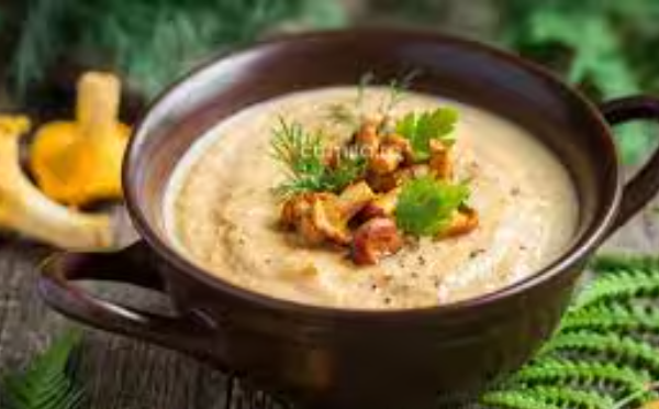 CREMA DE CIUPERCI IN STIL, CAPUCINO, SERVITA CU CRUTOANE FACUTE IN CASA 3L