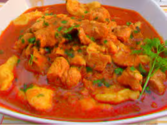 PAPRICAS DE GAINA CU GALUSTI GNOCCHI SI USTUROI 1,2 KG