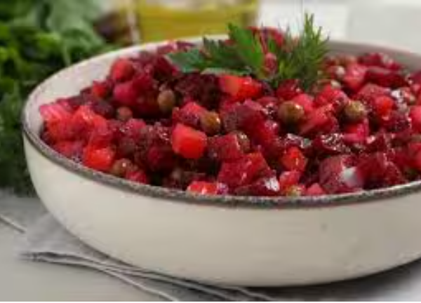 SALAT DE SFECLA ROSIE , DRESATA CU MIERE, OTET SI ULEI 600GR (PORTII)